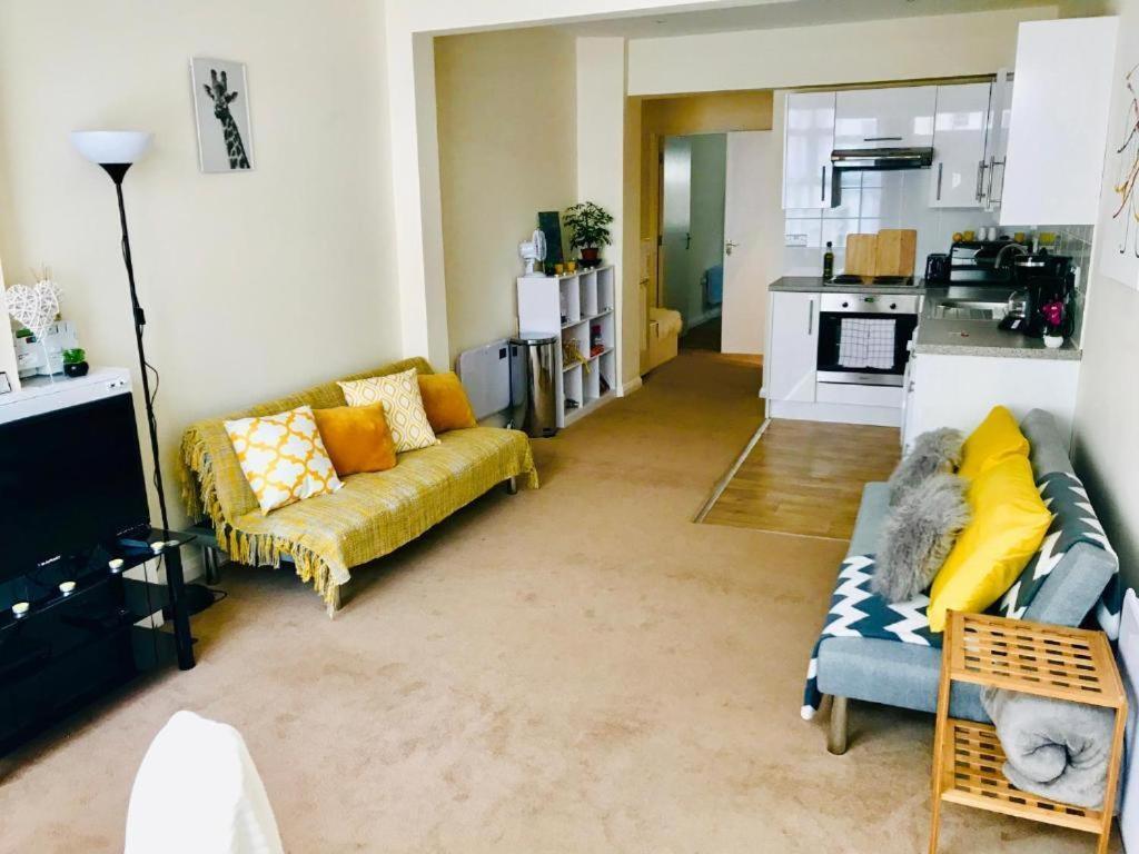 Eastbourne Beach Pier Apartment Номер фото