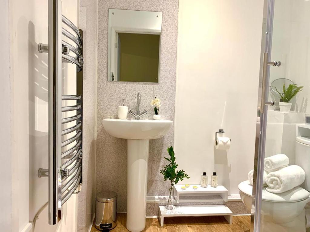 Eastbourne Beach Pier Apartment Екстер'єр фото